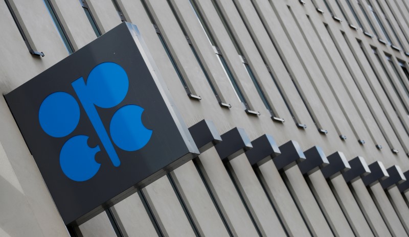 © Reuters. مصادر: من المستبعد أن تتفق أوبك على زيادة رسمية في إنتاج النفط بالجزائر