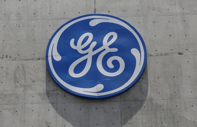 © Reuters. Логотип General Electric Co на здании компании в Сан-Педро-Гарса-Гарсия, Мексика