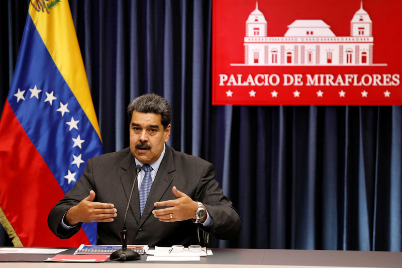 © Reuters. El presidente de Venezuela, Nicolás Maduro, en una conferencia de prensa en el palacio de Miraflores en Caracas