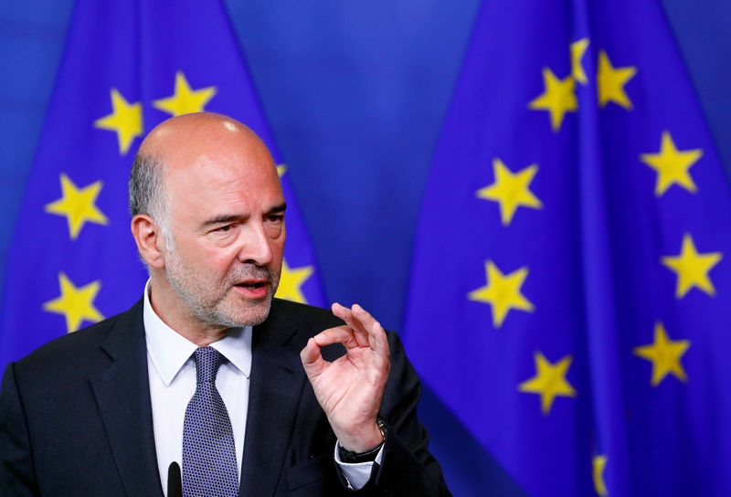 © Reuters. European Economic and Financial Affairs Commissioner Moscovici speaks during a news conference in Brussels