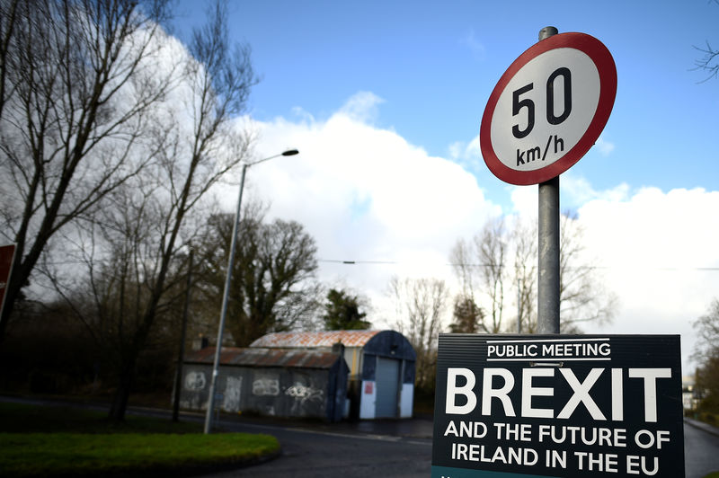 © Reuters. Londres amenaza con un Brexit desordenado si Bruselas no altera su posición sobre Irlanda