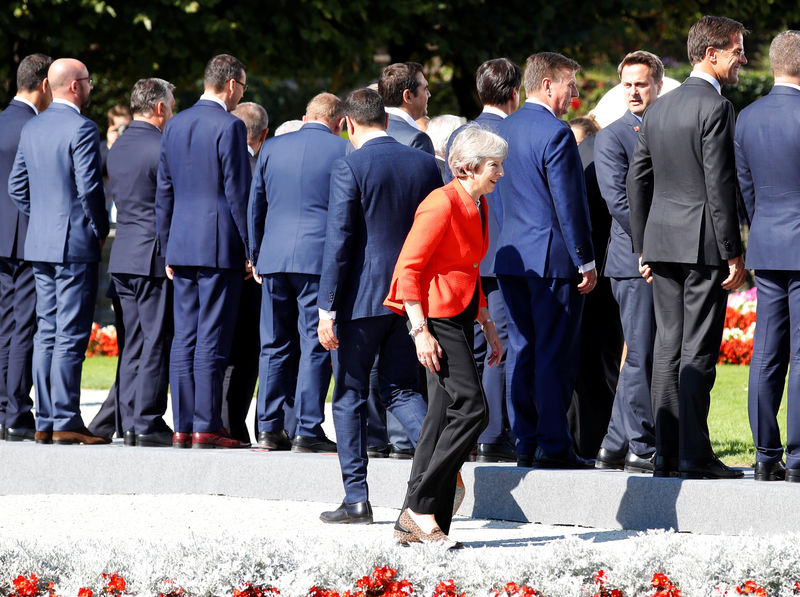 © Reuters. الإعلام البريطاني: خطة ماي للانسحاب من الاتحاد الأوروبي تنهار بعد "مذلة"