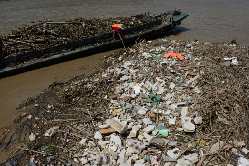 © Reuters. الصين تمنح بعض مدنها 88 مليون دولار لمعالجة تلوث الأنهار
