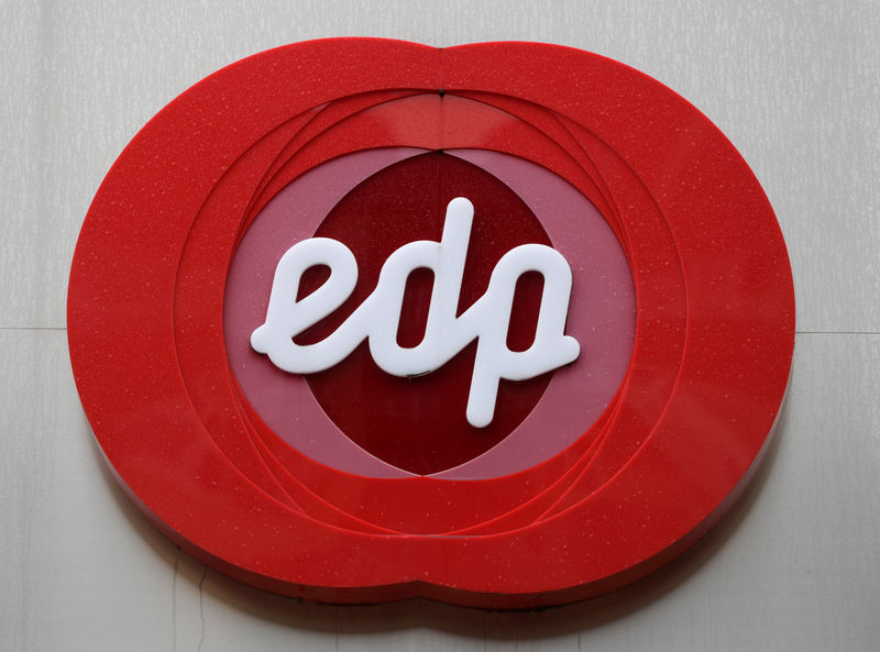 © Reuters. Logo da companhia EDP Energias de Portugal é visto em Oviedo, na Espanha