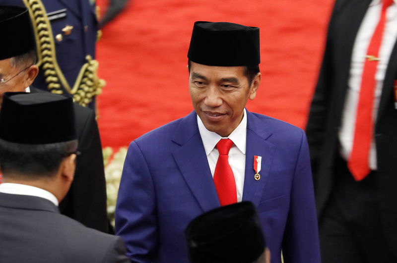 © Reuters. مرشحا الرئاسة في إندونيسيا يسعيان لاجتذاب المسلمين وأبناء جيل الألفية