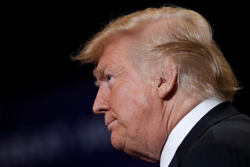 © Reuters. U.S. President Donald Trump pauses as he speasks at a campaign rally in Las Vegas