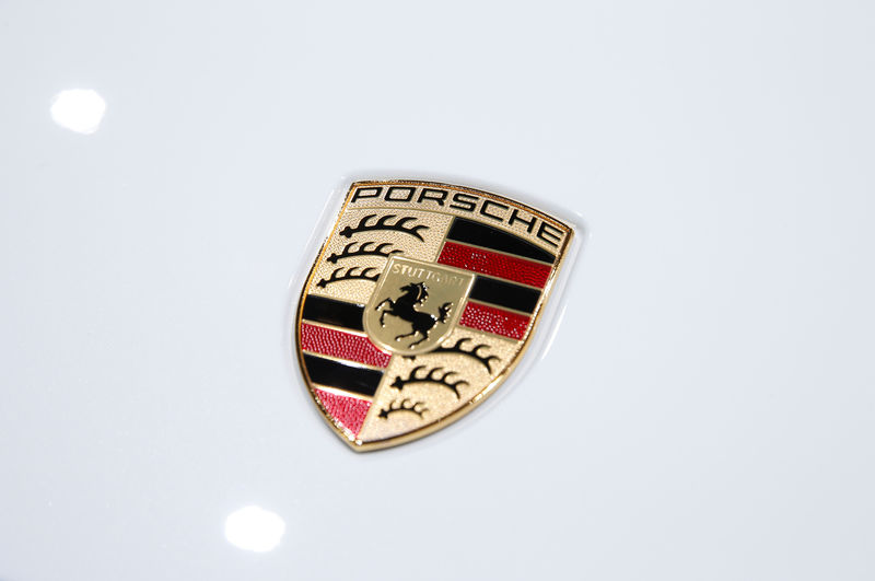 © Reuters. Porsche logo is pictured during the Volkswagen Group's annual general meeting in Berlin