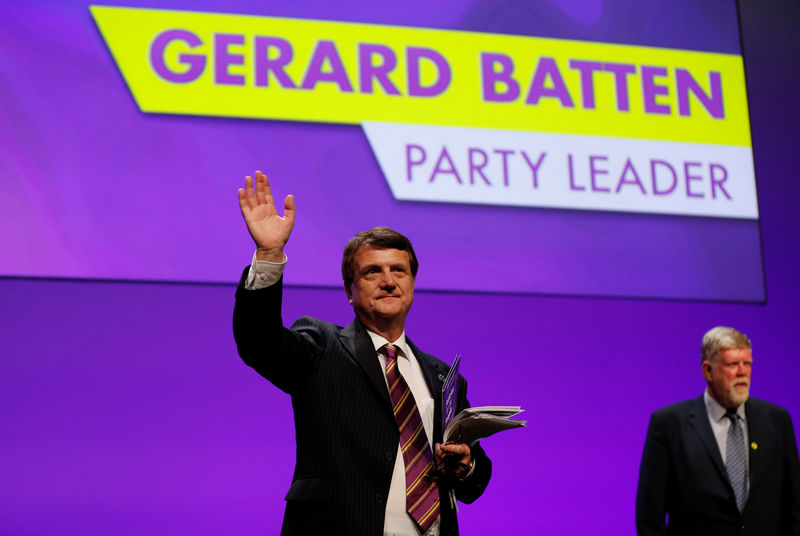 © Reuters. UKIP leader Gerard Batten waves after speaking during the UKIP party conference in Birmingham