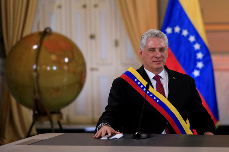 © Reuters. FILE PHOTO: Cuba's President Miguel Diaz-Canel attends to a meeting with Venezuela's President Nicolas Maduro at the Miraflores Palace in Caracas
