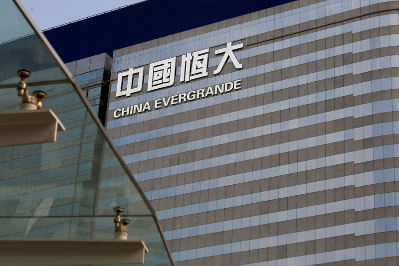 © Reuters. FILE PHOTO: An exterior view of China Evergrande Centre in Hong Kong