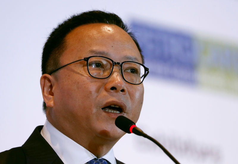 © Reuters. Unipec's President Chen Bo speaks at the 34th Asia Pacific Petroleum Conference (APPEC) in Singapore