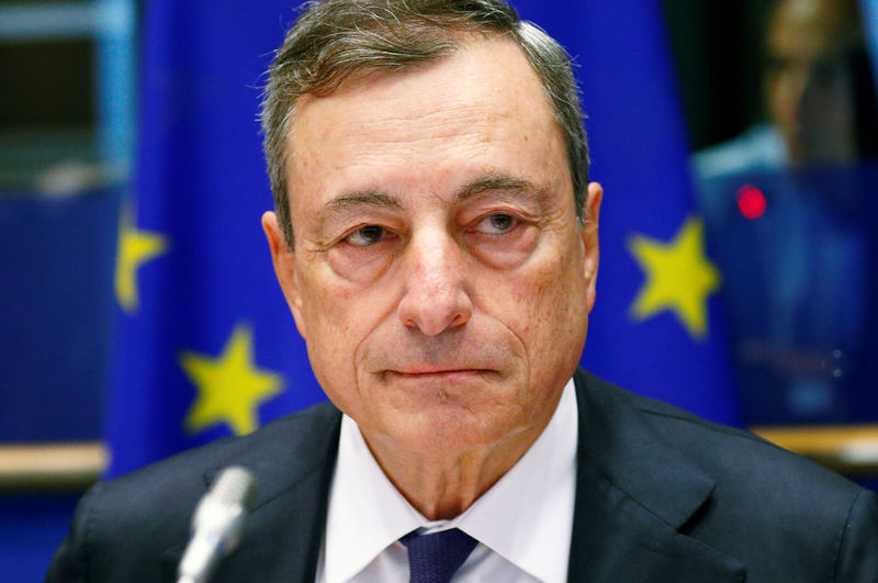 © Reuters. Глава ЕЦБ Марио Драги во время выступления в Европарламенте