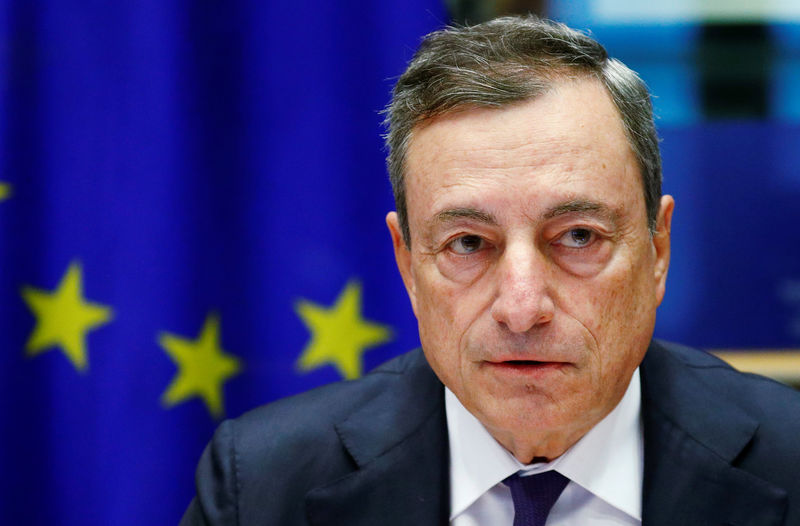 © Reuters. Draghi dice que el repunte de la inflación depende de los tipos bajos de mercado hasta mediados 2019