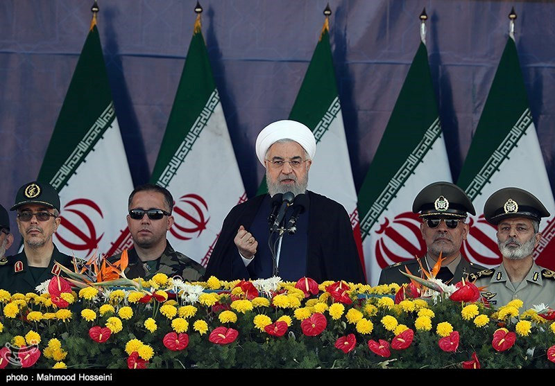 © Reuters. Iranian President Hassan Rouhani delivers a speech during the annual military parade in Tehran