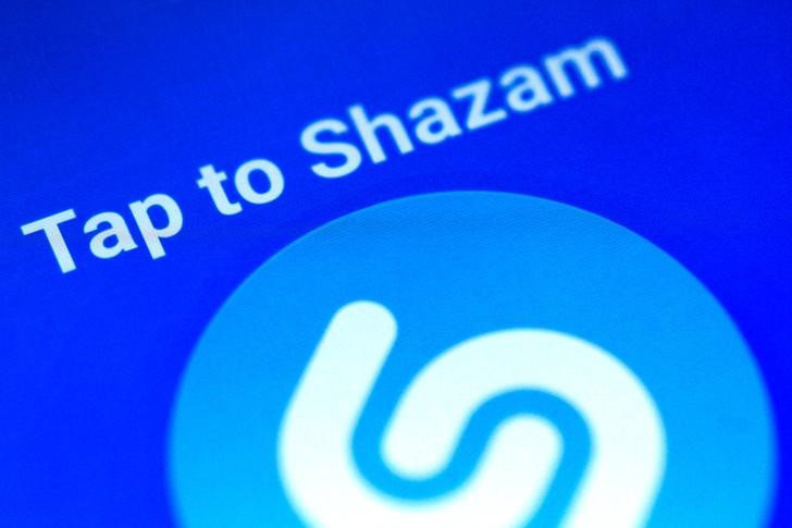 © Reuters. FILE PHOTO: Illustration photo of the Shazam application on a mobile phone