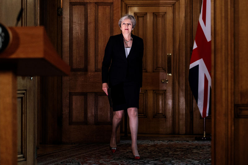 © Reuters. FILE PHOTO - Britain's Prime Minister Theresa May arrives to make a statement on Brexit negotiations with the European Union at Number 10 Downing Street, London