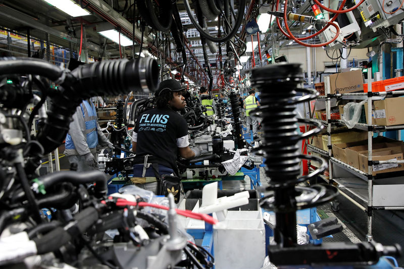 © Reuters. An employee works on an engine at the Renault SA car factory in Flins