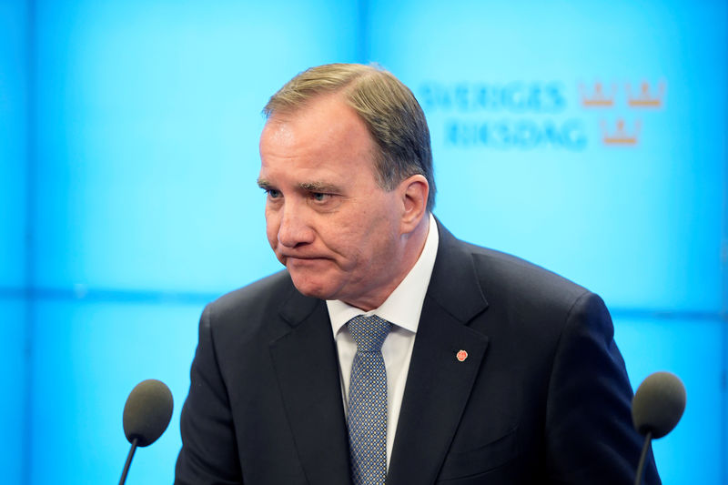 © Reuters. Swedish PM Lofven speaks to the press, after he was ousted in no-confidence vote, in Stockholm