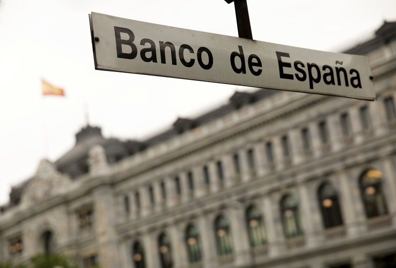 © Reuters. The metro station of Bank of Spain is seen in front of the Bank of Spain building in Madrid