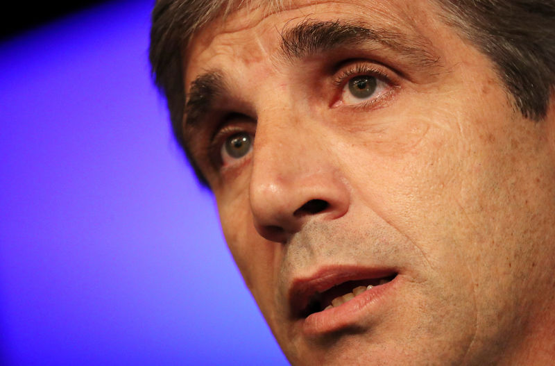 © Reuters. Presidente do banco central argentino, Luis Caputo, durante coletiva de imprensa em Buenos Aires