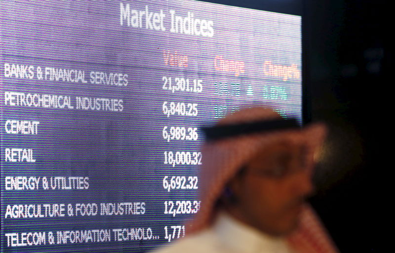 © Reuters. بورصة السعودية ترتفع بفضل النفط والكويت تصعد بدعم الانضمام لفوتسي