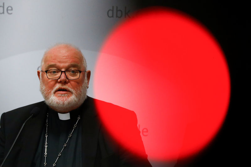 © Reuters. O cardeal Reinhard Marx, presidente da Conferência dos Bispos da Alemanha, durante coletiva de imprensa após divulgação de relatório sobre abuso sexual por clérigos católicos, em Fulda, na Alemanha