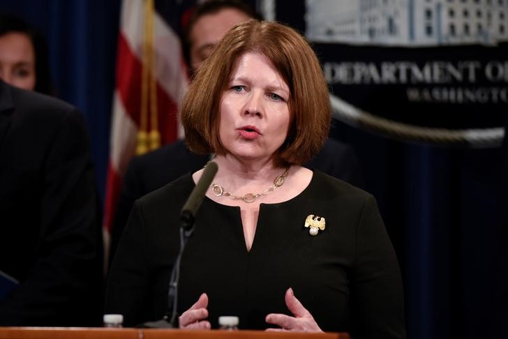 © Reuters. Federal Trade Commission Acting Chairman Maureen Ohlhausen speaks during a news conference at the Department of Justice in Washington