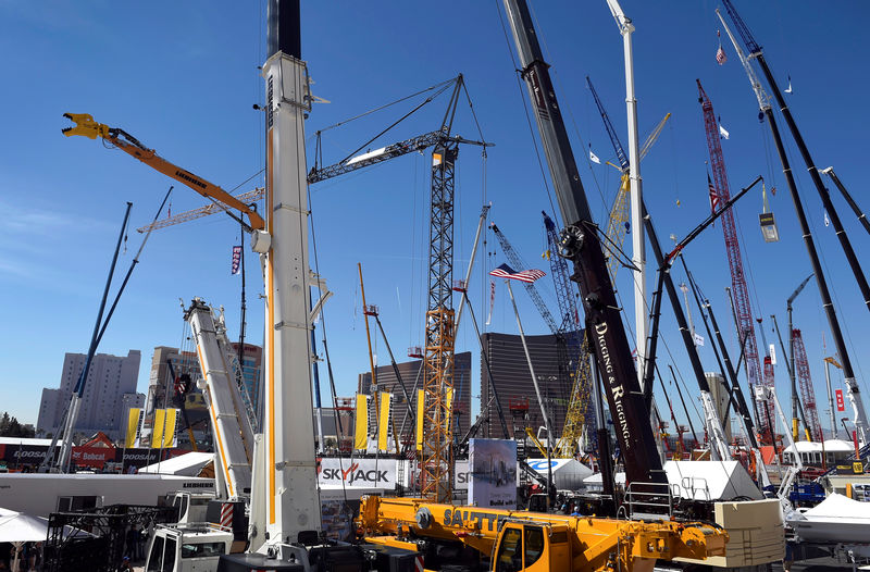 © Reuters. FILE PHOTO: Cranes and other construction equipment are seen towering over Las Vegas hotels at CONEXPO-CON/AGG convention at the Las Vegas Convention Center in Las Vegas