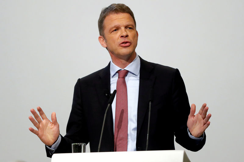 © Reuters. FILE PHOTO: Christian Sewing, new CEO of Germany's Deutsche Bank, speaks  during the bank's annual meeting in Frankfurt