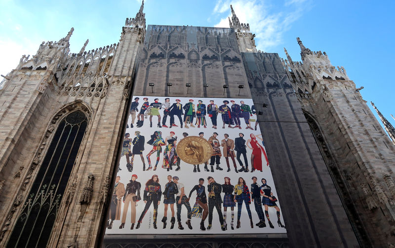 © Reuters. Versace's advertising banner is seen on Duomo cathedral in Milan