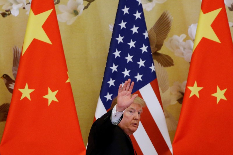 © Reuters. EEUU tiene más que perder en la guerra comercial y China saldría ganando, según el BCE