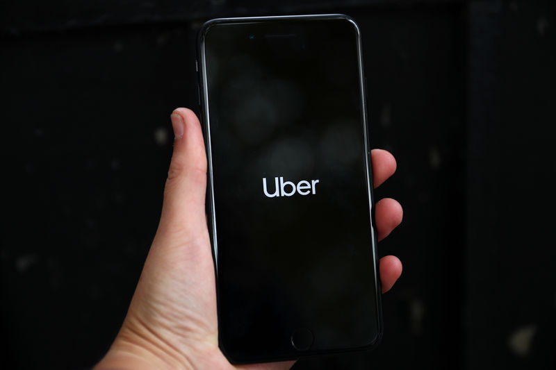 © Reuters. Logo do Uber em tela de celular
