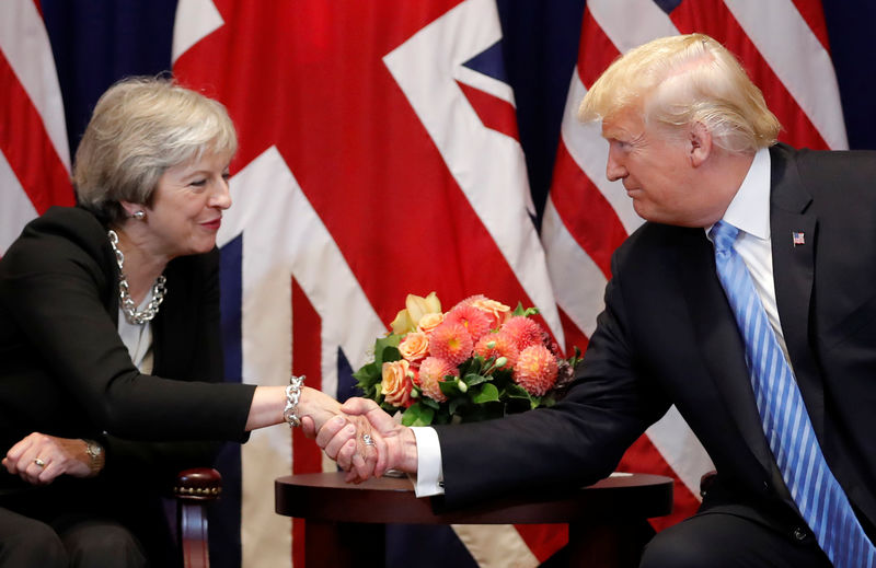 © Reuters. ترامب وماي يناقشان الرغبة في إبرام اتفاق تجارة "طموح" بعد الانفصال البريطاني