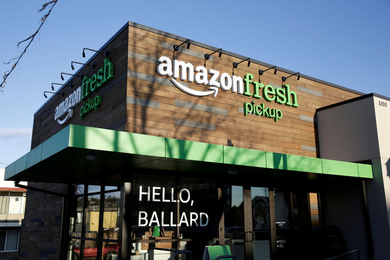 © Reuters. FILE PHOTO: AmazonFresh Pickup, a service launched by Amazon.com Inc, is pictured in the Ballard neighborhood of Seattle Washington