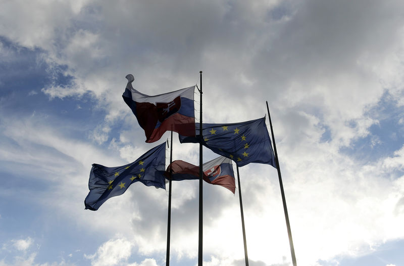 © Reuters. Slovak national and European Union flags flutter in the wind in front of the National Council of the Slovak Republic (not seen) in Bratislava