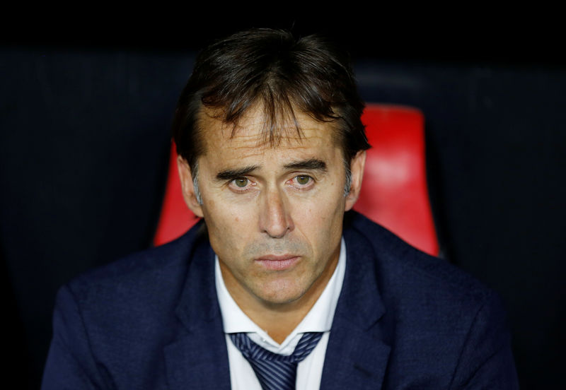 © Reuters. Lopetegui lamenta el mal partido del Madrid en la abultada derrota frente al Sevilla