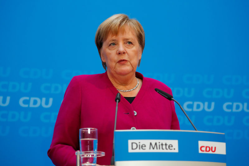 © Reuters. German Chancellor Angela Merkel gives a statement at the CDU headquarters in Berlin