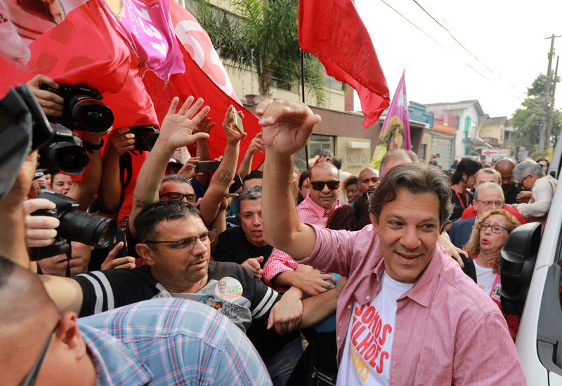 © Reuters. Haddad faz campanha em Canoas