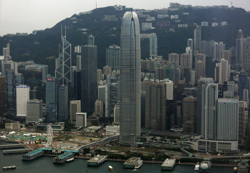 © Reuters. FILE PHOTO: A general view of the financial Central district in Hong Kong