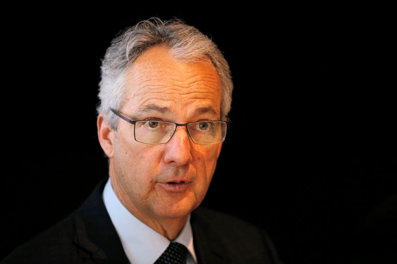 © Reuters. Macquarie Group Chief Executive Nicholas Moore speaks to during a press conference in Sydney