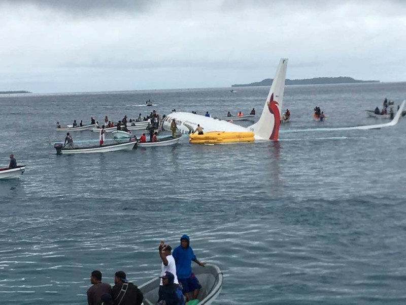 © Reuters. سقوط طائرة في البحر قبالة ميكرونيزيا ونجاة الركاب