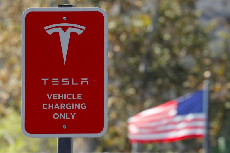 © Reuters. A parking sign is shown at a newly installed Tesla Super Charging station in Carlsbad, California