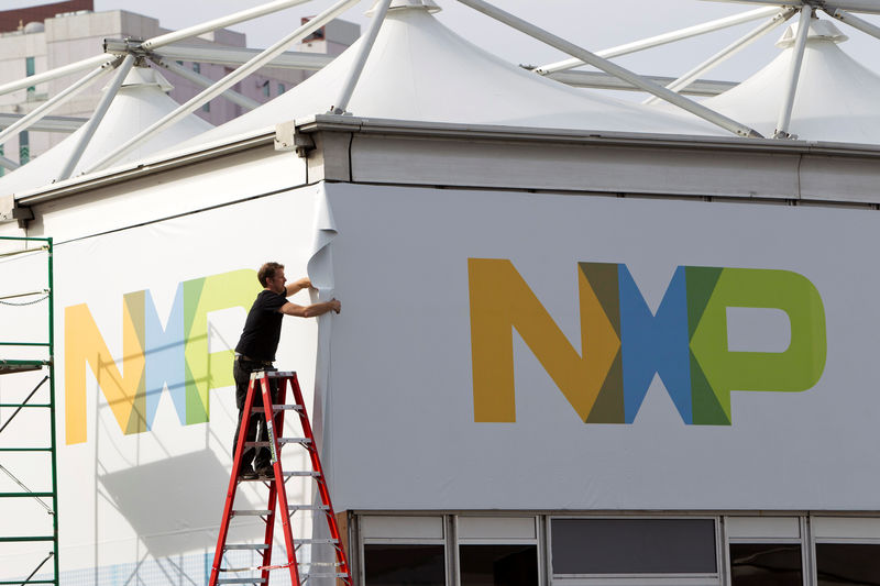 © Reuters. FILE PHOTO: A man works on a tent for NXP Semiconductors in preparation for the 2015 International Consumer Electronics Show (CES) at Las Vegas Convention Center in Las Vegas