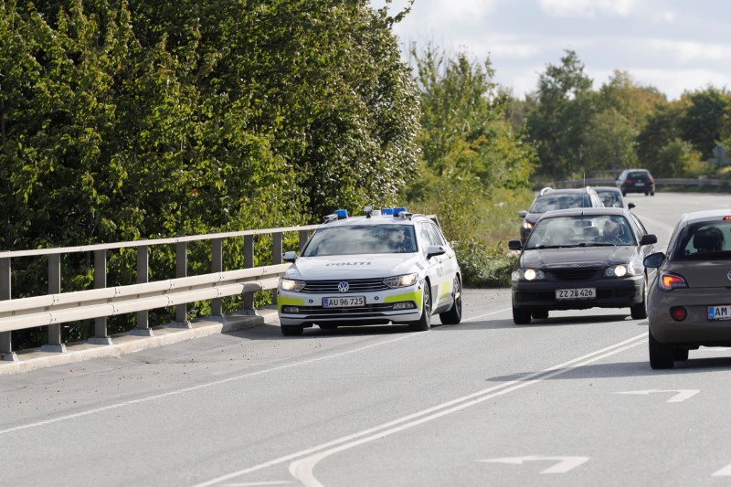 © Reuters. شرطة الدنمارك تبحث عن سيارة مسجلة في السويد في عملية أمنية كبيرة
