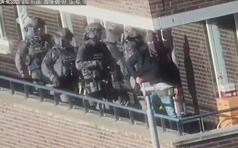 © Reuters. تمديد حبس سبعة رجال يشتبه بتخطيطهم لشن هجوم في هولندا
