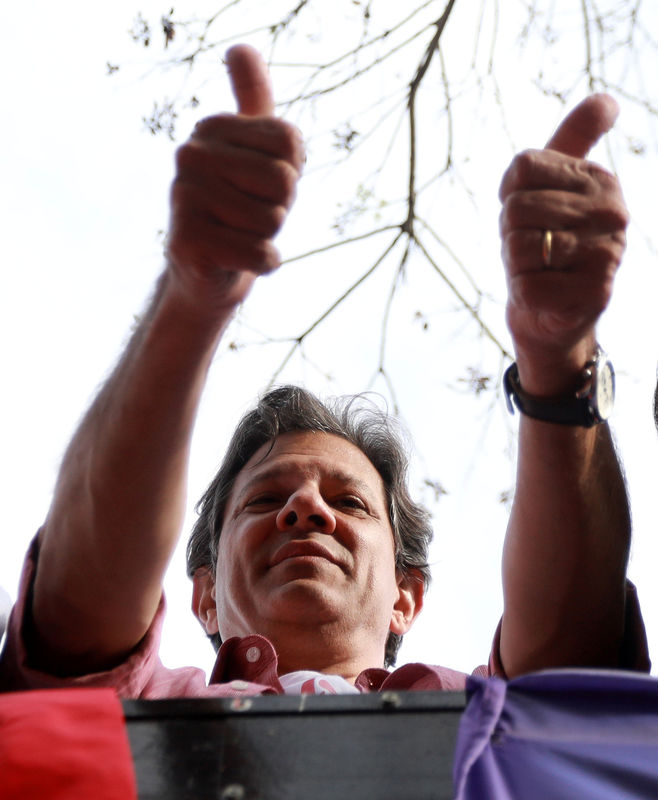 © Reuters. Presidential candidate Fernando Haddad of the Workers Party (PT) attends a rally in Canoas