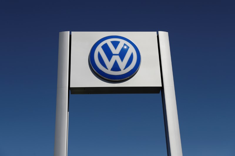 © Reuters. Logo da Volkswagen em Colma, Califórnia