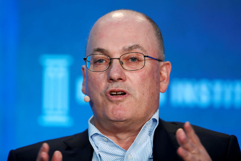 © Reuters. FILE PHOTO: Steven A. Cohen Chairman and CEO of Point72 Asset Management speaks at the Milken Institute Global Conference in Beverly Hills