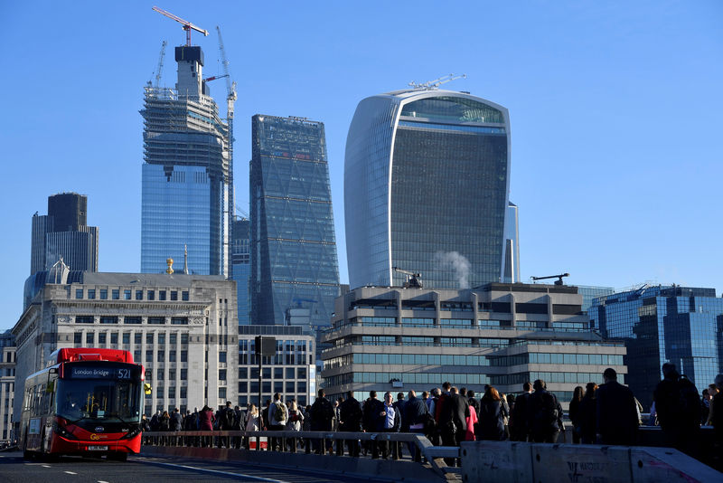 © Reuters. PARA EL FINDE- A falta de 6 meses para el Brexit, la City solo ha perdido 630 puestos de trabajo