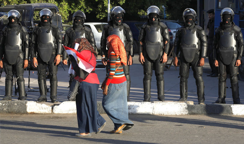 © Reuters. محكمة مصرية تعاقب ناشطة بالحبس سنتين